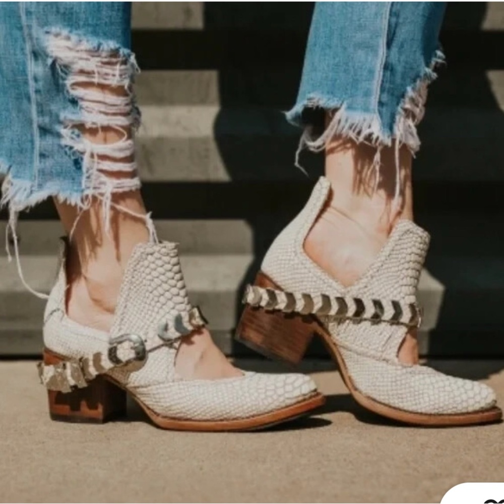 Freebird Blade Leather Ankle Boots white snake color